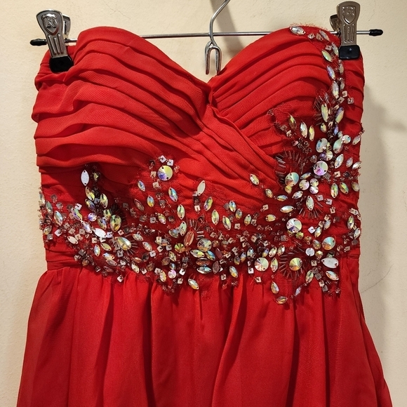 MASQUEDARE red strapples long evening prom dress size 3/4 - Picture 3 of 12